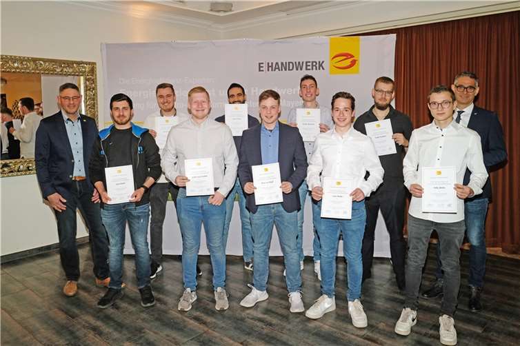 Voller Energie starteten 14 Prüflinge der Innung für Elektro- und Informationstechnik Mayen jetzt in ihre berufliche Zukunft. Foto: privat