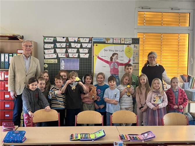 Voller Neugier starten die Erstklässler der Hellenbachschule im März in ihre erste Unterrichtsstunde vom Projekt „Klasse2000“, dem Programm zur Gesundheitsförderung, Sucht- und Gewaltvorbeugung für Grundschulen. Foto: privat