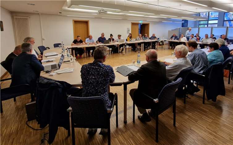 Voller Ratssal bei der konstituierenden Sitzung des Verbandsgemeinderates Unkel mit 13 neuen Ratsmitgliedern  Fotos: AWi