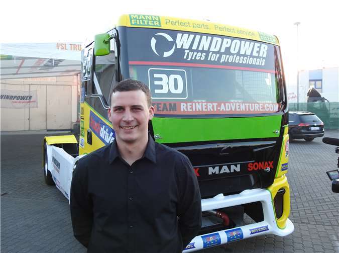 Voller Stolz präsentieret Sascha Lenz seinen Truck. Fotos: WAMFO.DE
