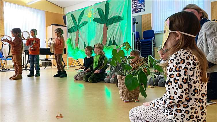 Voller Stolz präsentierten die Kinder ihren Eltern das Muscial“ Karneval der Dschungeltiere“. Quelle: Musikverein Löf