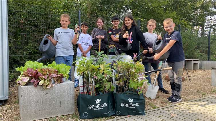 Voller Tatendrang machen sich die Kinder die an die Arbeit. Foto: privat