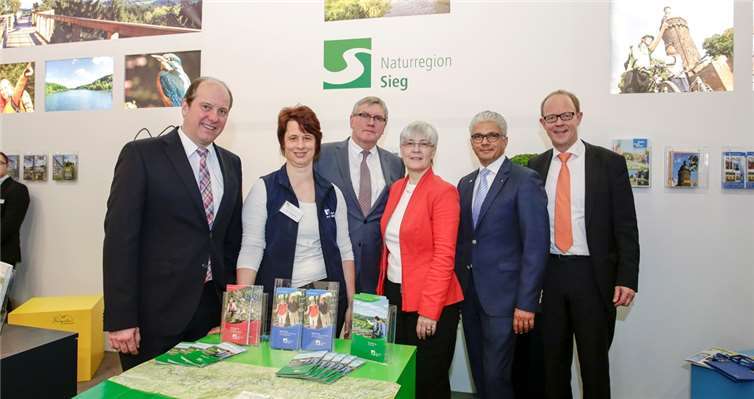 Voller Zuversicht (von links): Udo Schäfer, Geschäftsführer der Tourismus und Congress GmbH Region Bonn/Rhein-Sieg/Ahrweiler, Carmen Döhnert (Naturregion Sieg), Sebastian Schuster, Landrat des Rhein-Sieg-Kreises, Brigitte Kohlhaas (Naturregion Sieg), Ashok Sridharan, Oberbürgermeister der Bundesstadt Bonn, und Dr. Hermann Tengler, Wirtschaftsförderer des Rhein-Sieg-Kreises.privat