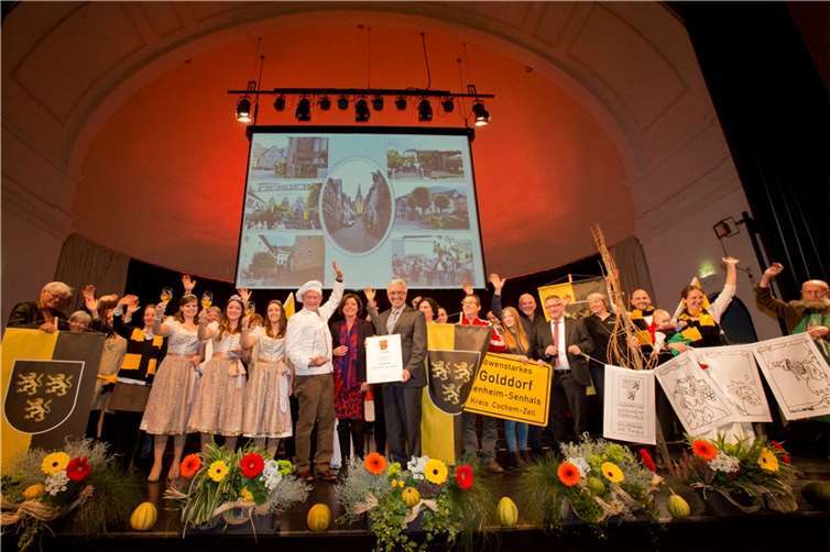 Voller stolz konnte die Ortsgemeinde Senheim-Senhals die Auszeichnung „Gold“ entgegen nehmen.