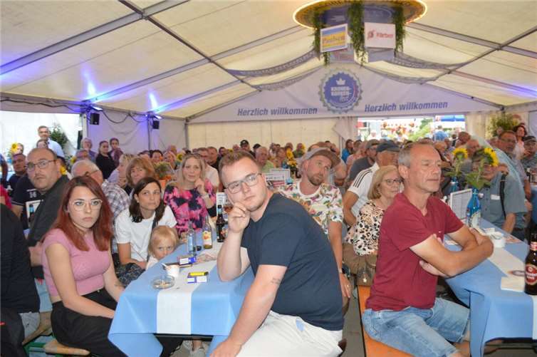 Volles Haus: Die Besucher genossen Unterhaltung, Speisen und die gesellige Atmosphäre.