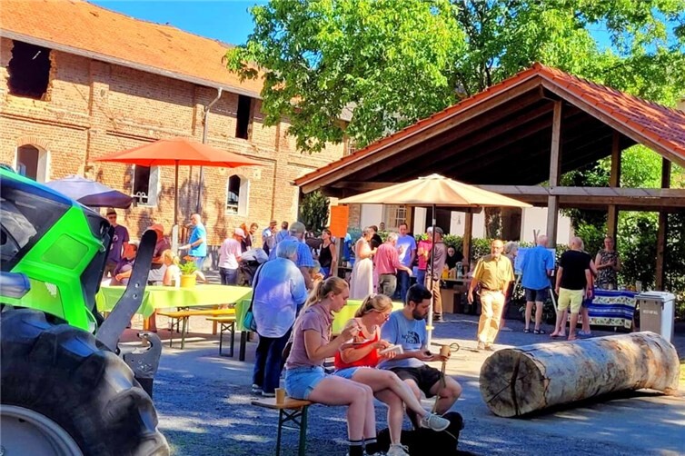 „Volles Haus“ am Infotag zur Jagd auf Gut Hohenunkel.