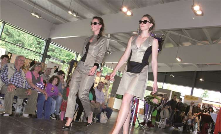 Volles Haus bei der Modenschau. Michele Weiten, die Boutique Sarah und Brillen Müller zeigten aktuelle Trends auf dem Laufsteg im Autohaus Nemel.