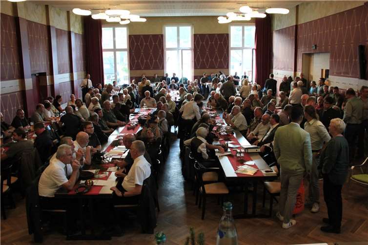 Volles Haus bei der Veranstaltung zum Landesjagdgesetz im Dernauer Culinarium.