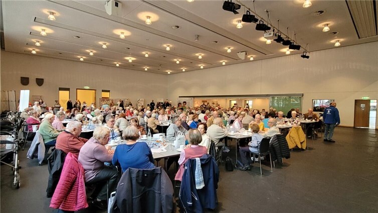 Volles Haus beim Bendorfer Seniorentag in der Stadthalle.