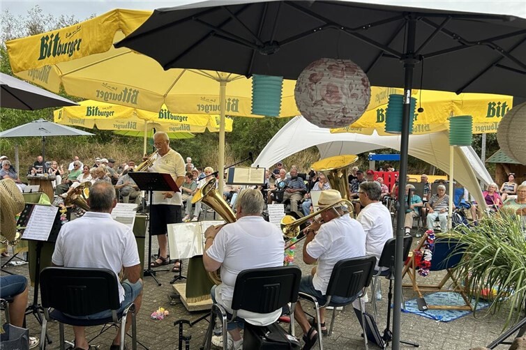 „Volles Haus“ beim Klappstuhl-Konzert der Vischeltaler