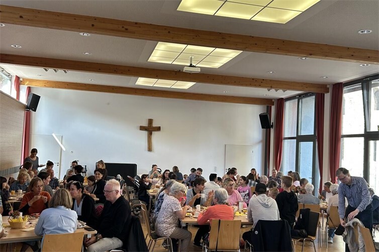Volles Haus beim Offenen Familienfrühstück 