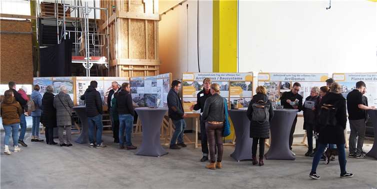 Volles Haus beim Tag der offenen Tür bei „plan74“ in Kottenheim.