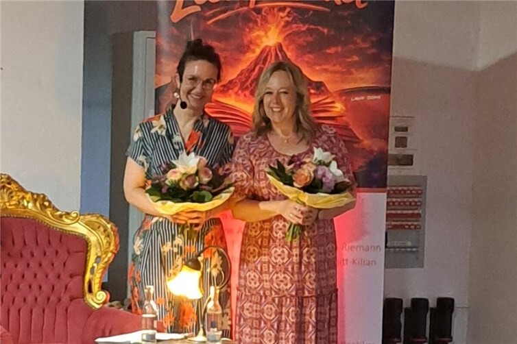 Volles Haus, tolle Stimmung, zwei großartige Autorinnen und dazu noch Musik: „Eiskalt abserviert – Cosy Krimi & Herzgeschichten“ begeisterten das Publikum in der Kaue. 