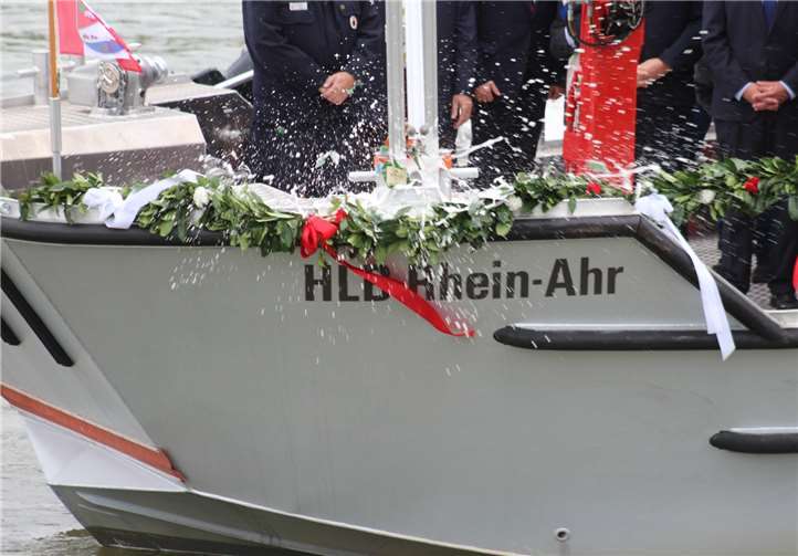 Volltreffer bei der Bootstaufe.