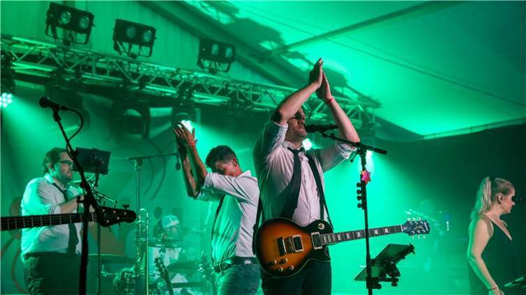 Vom 15. bis 19. August bietet die Kirmes ein abwechslungsreiches Programm mit Feuerwerk, Live-Musik, Fahrgeschäften und traditionellen Kirmesattraktionen.  Foto: JC Waldbreitbach