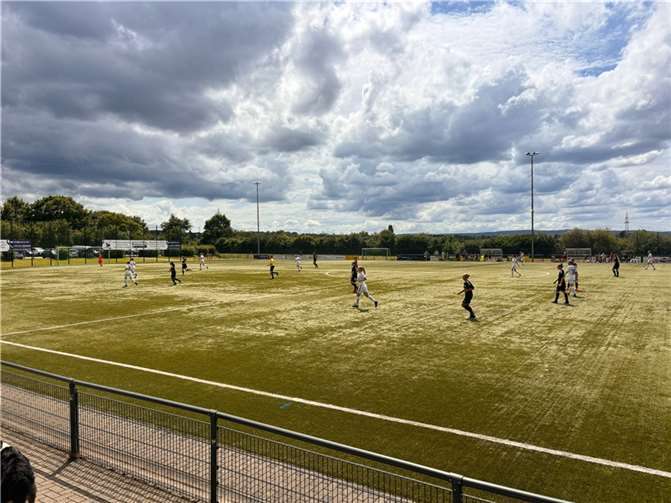 Vom 18. bis 21. Juli 2024 verwandelte sich das Sportgelände des SV Rot-Weiß Merl in ein Mekka für Fußballbegeisterte und Feierlustige. Foto: privat