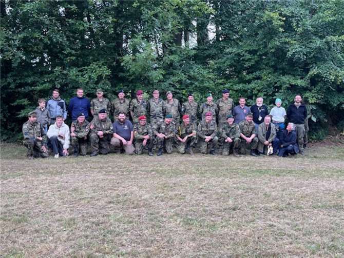 Vom 22. bis 24. August 2025 fand das jährliche Biwak der Reservistenkameradschaft Dreisbacher Land auf dem Sportplatz in Rodenbach bei Puderbach statt. Foto: privat