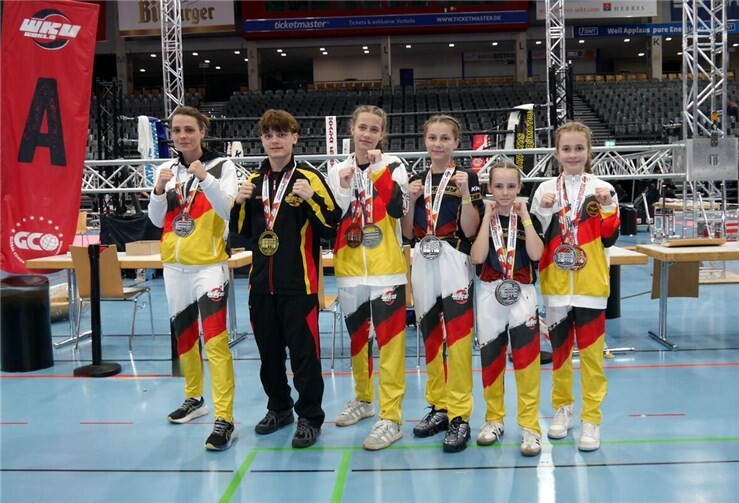 Vom 26. bis 31. Oktober 2025 fand in Trier die Kickbox-Weltmeisterschaft des Verbands WKU statt. Sechs Athleten des Vereins Tomburg Boxing Rheinbach e.V. hatten sich für das hochkarätige Turnier qualifiziert und sich nach den über das Jahr verteilten Qualifikationsturnieren intensiv vorbereitet. Foto: privat