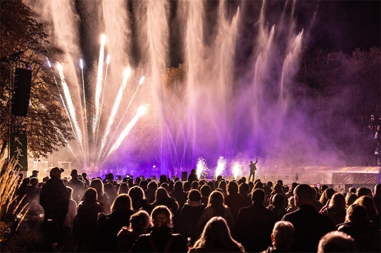 Vom 8. bis 11. sowie vom 15. bis 18. Oktober verwandelt sich der Kurpark Bad Neuenahr-Ahrweiler wieder in eine große Bühne aus Wasser, Licht, Feuer, Laser und Musik.  Foto: Dominik Ketz