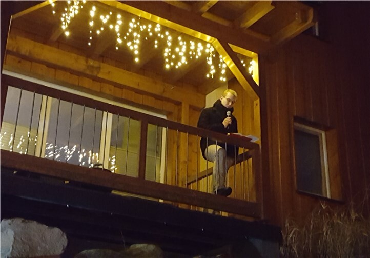 Vom Balkon aus begeisterte Christian Koßmann mit seinem Gesang.