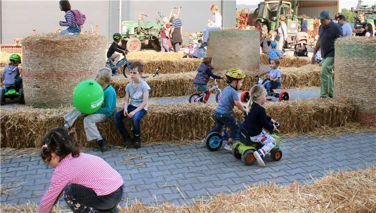 Vom Fahren im Parcours konnten diekleinen Gäste nicht genug bekommen.