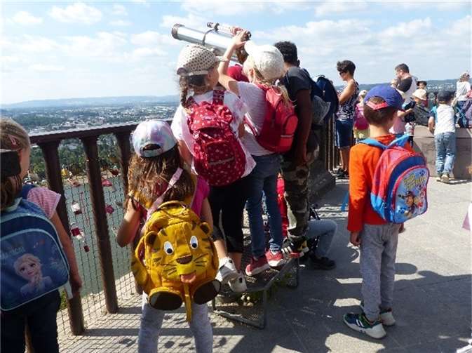 Vom Festungsplateau haben die Kitakinder einen hervorragenden Blick auf das Deutsche Eck. Fotos: Kita „Einsteinchen“