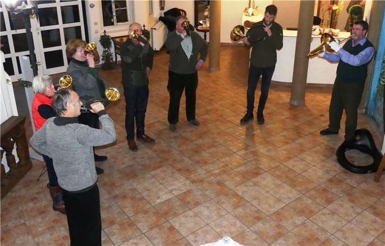 Vom Foyer der Villa Romantica aus erschallten die Töne des Jagdhornbläsercorps Ahrtal durch das ganze Haus. Foto: privat