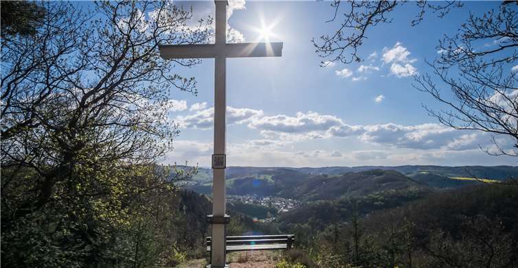 Vom Gipfel des Bärenkopps aus genießen Wanderer einen traumhaften Ausblick.Foto: Andreas Pacek/Touristik-Verband Wiedtal e.V.