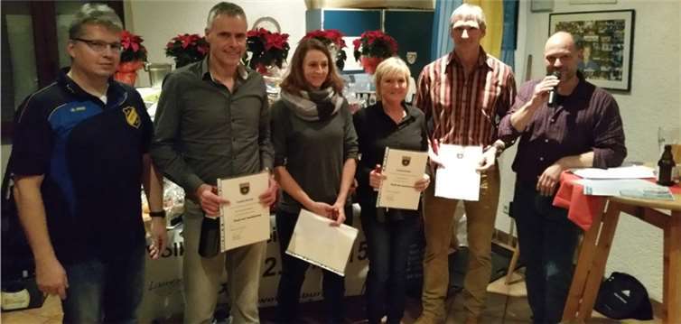 Vom Lauftreff SV Weitersburg wurden folgende Sportler im Rahmen der VG Vallendar Sportlerehrung geehrt: Joachim Karbach, Stephanie Daleki, Siegrid Meuer und Rainer Bomm. Es gratulierten Peter Schmidt und Arnold Hahn.privat