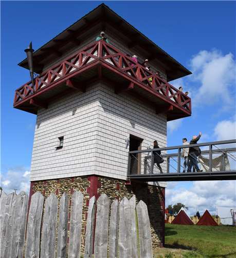 Vom Turm des Kastells und den Mauern aus werden sie auf das Fest einstimmen.