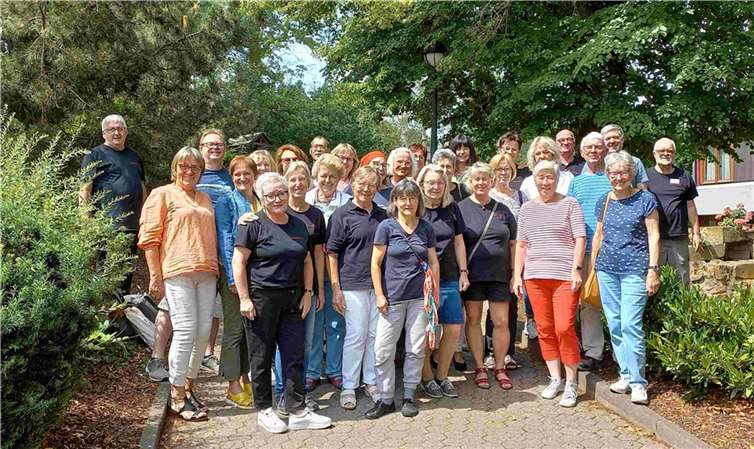 Vom gemeinsamen Singen zur geselligen Runde, der Chor mezzoforte Wolken beim Probenwochenende. Foto: privat