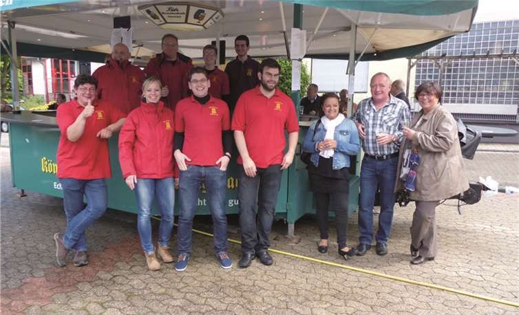 Vom schlechten Wetter ließen sich die Layer Heimatfreunde nicht abhalten.