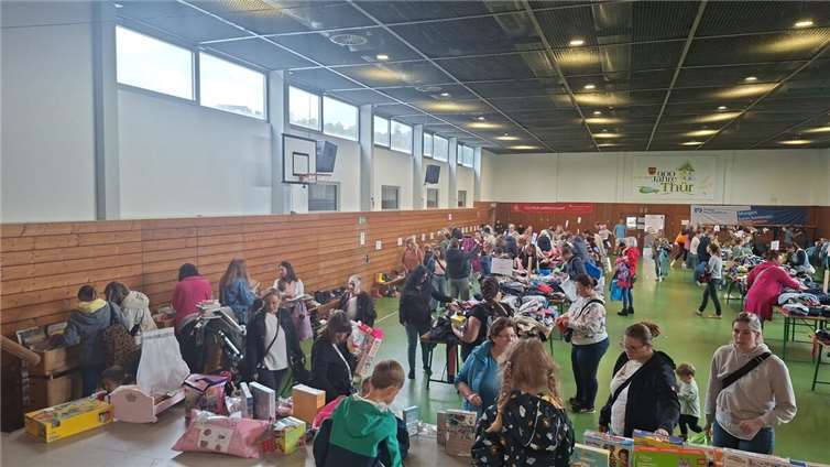 Von 10:30 Uhr bis 13 Uhr konnten Kleidungsstücke, Spielwaren, Fahrzeuge sowie viele weitere Artikel rund um das Thema Baby und Kind geshoppt werden. Foto: privat