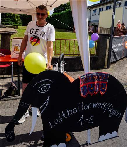 Von 150 Ballons, die um die Wette in den Himmel fliegen, kommen zirka 10 bis 12 an den Empfänger zurück.