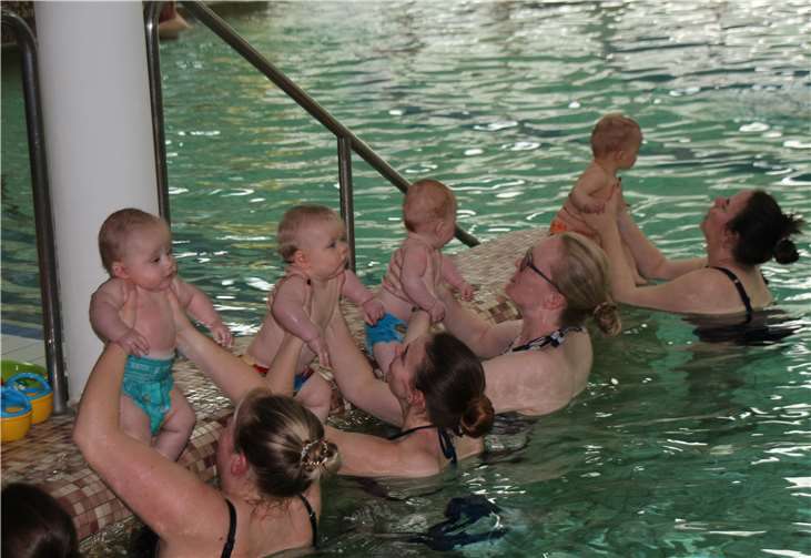 Von Anfang an ein großer Erfolg: Babyschwimmkurse in den Römer Thermen.Fotos: KMI