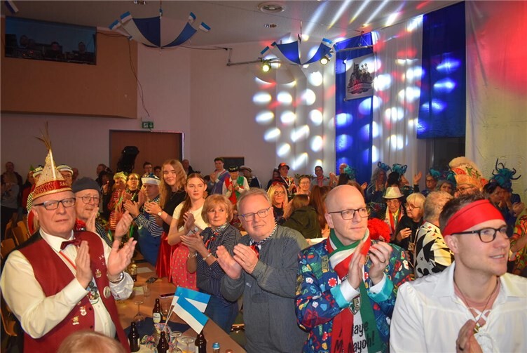 Von Anfang an herrschte gute Stimmung beim Mayener OB und dem Publikum im Saal.