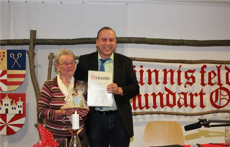 Von Anfang an mit dabei ist die 83-jährige MarianneBreuer (Dedenbach) beim Künnisfel¬der Mundartabend.