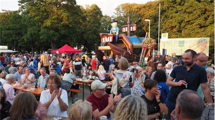 Von Anfang bis Ende war der alternative Kirmesplatz am Kurpavillon gut gefüllt.