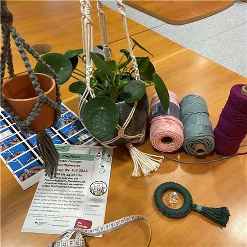 Von Blumenampeln bis hin zu Armbändern - die Möglichkeiten waren vielfältig und kreativ.  Foto: Ideenwerkstatt Oedingen