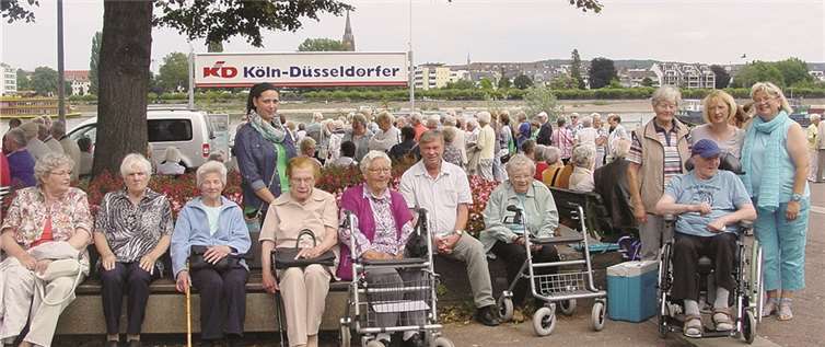 Von Bonn aus starteten die Senioren der Villa Romantica, hier die 2. Gruppe, einen unterhaltsamen und abwechslungsreichen Schiffsausflug nach Remagen.  Privat