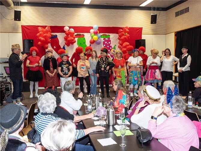 Von Büttenreden bis Männerballett: Ein unvergesslicher Karnevalsauftakt.