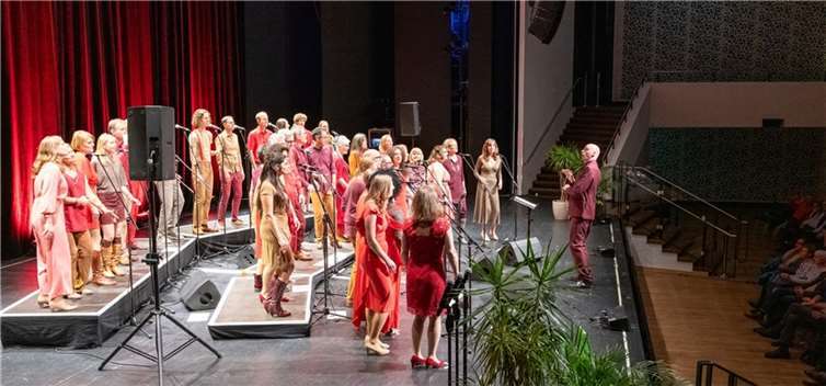 Von Elvis bis Sinatra: der Bonner Jazzchor zelebrierte die Ära des Swings.  Quelle: Seraphisches Liebeswerk Koblenz e.V.