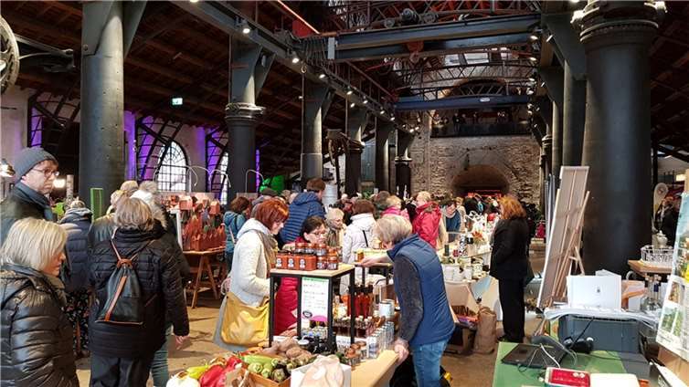 Von Freitagabend bis einschließlich Sonntag haben Besucherinnen und Besucher die Möglichkeit, dort wo einst Eisen gegossen und montiert wurde, Keramik, Schmuck, Lebensmittel und Textiles zu erstehen.  Foto: Sayner Hütte