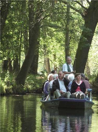 Von Hand getriebene Kähne sind die vorrangigen Verkehrsmittel im Spreewald. privat