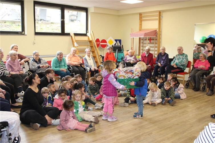 Von Jung zu Alt: Ein herzerwärmendes Ostererlebnis in Arienheller.  Fotos: Natascha Klescher