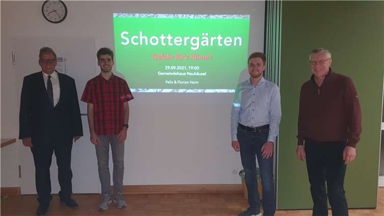 Von Links Erster Beigeordneter, Andree Stein, Felix und Florian Heim und Hans-Joachim Hofmann.Foto: privat