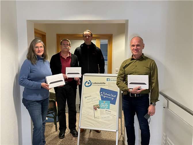 Von Links: Verena Distelrath (IT-Leitung), Peter Christmann (kaufm. Geschäftsführer), Torsten Grimm (Manager Kirche & Wohlfahrt CANCOM GmbH) und Thomas Heeb (operativer Geschäftsführer). Alle Personen auf dem Bild sind dreifach geimpft und haben einen tagesaktuellen Schnelltest nachgewiesen. Foto: privat