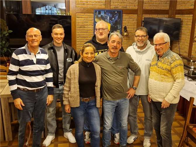 Von Links: Walter Erben (1. Vorsitzender), Tobias Emmler (Social Media), Katharina Sitko (Jugendwartin), Torsten Müller (Geschäftsführer), Achim Neudeck (Technikwart), Jürgen Gill (2. Vorsitzender, Sport- und Pressewart), Rüdiger Walter (Kassierer).  Foto: privat