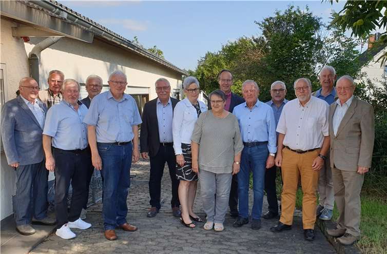 Von Links: Werner Schäfer, Hans-Peter Siewert, Fritz Stuntz, Manfred Hendrichs, Anton Reiter, Detlev Ullrich, Helga Fürst, Richard Welter, Irmgard Kicherer, Hermann Schmitz, Manfred Frickel, Rudi Bettscheider, Lothar Tentler, Antonius Rüsing.Foto: privat