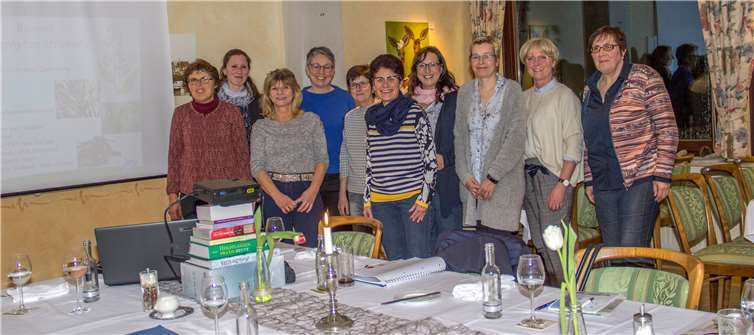 Von Marlene Fuhrmann erfuhren die Unternehmerfrauen im Handwerk viel Wissenswertes über die positiven Einsatzmöglichkeiten von Kräutern. Foto: privat